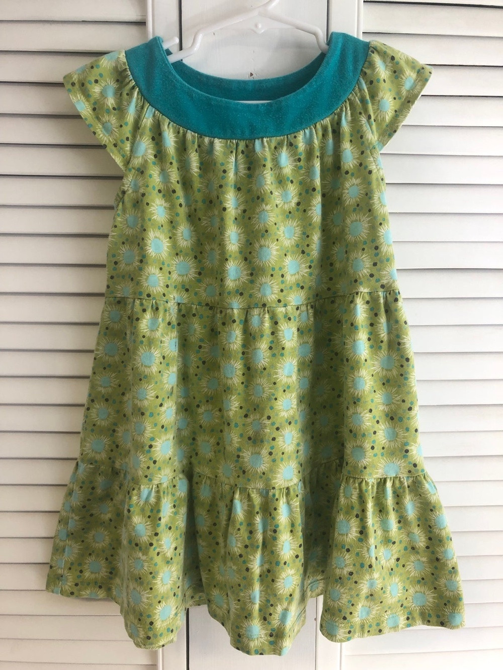 Tea collection size 4 green dress